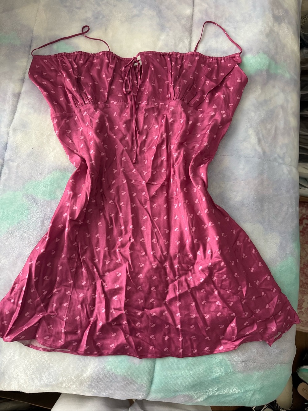 ⭐️2 for $20 or $15
PINK Victoria's Secret pink cherry print garment NWOT